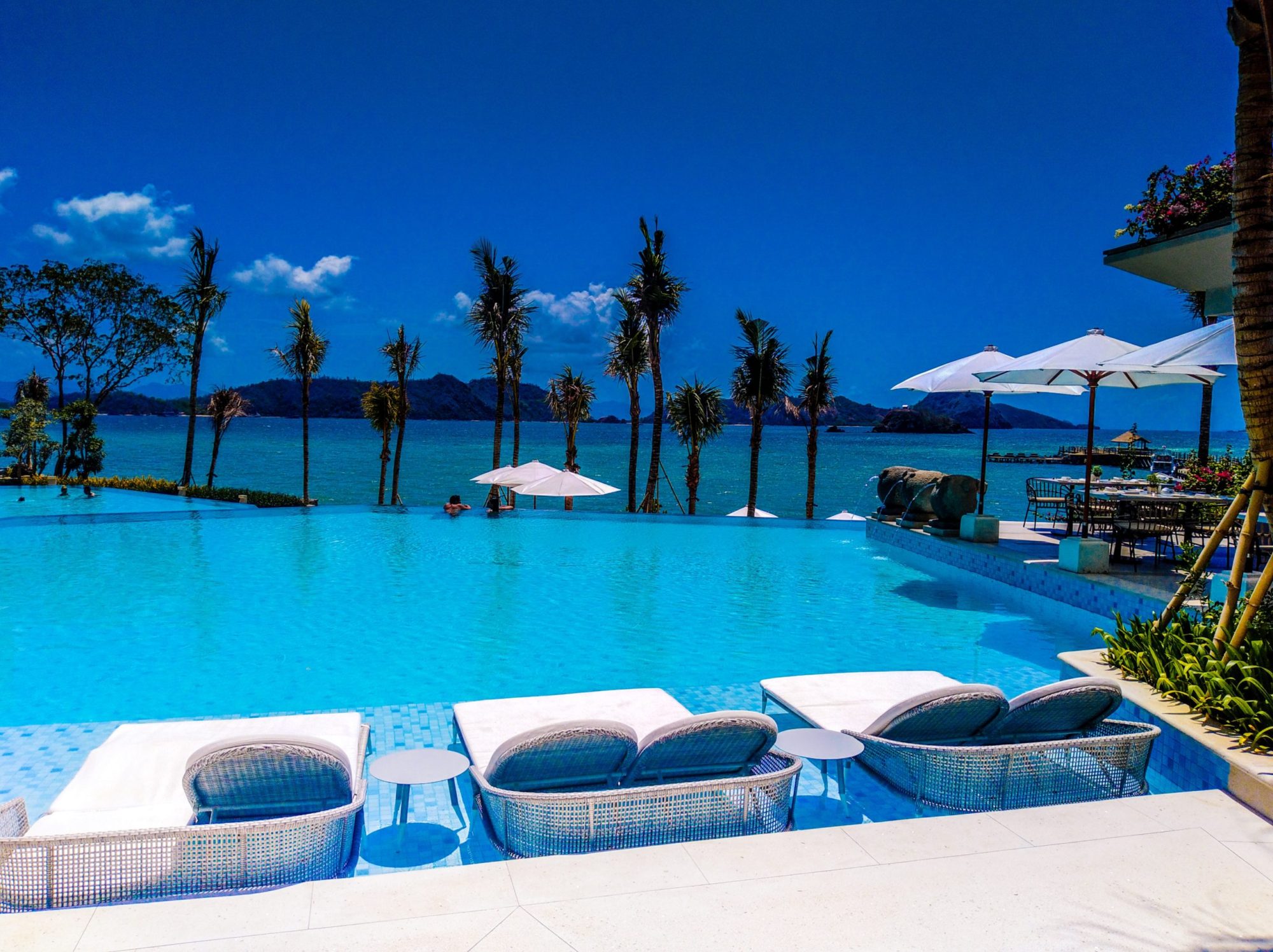 Komodo's best luxury hotel: infinity pool