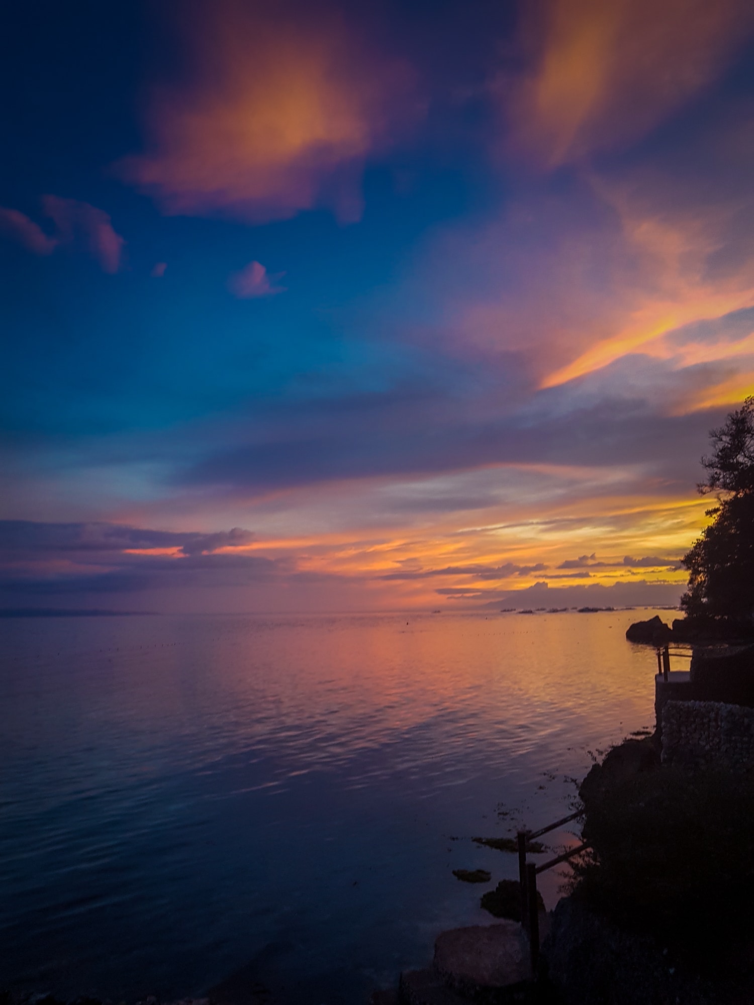 Donatela resort in Bohol - sunset bt the cliff