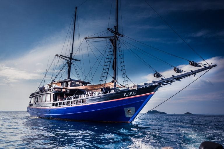 Ilike liveaboard boat view from the outside