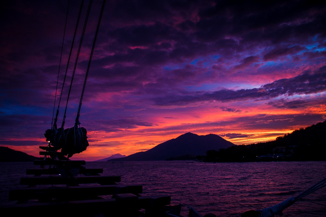 Saumlali to maumere with Ilike Liveaboard sunset in Alor
