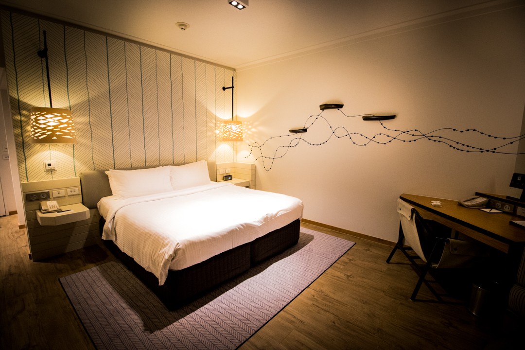 Cairns Shangri-La the executive marina view bedroom