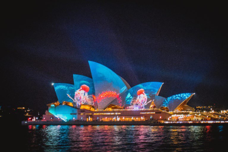 This is luxury travel guide on what to do in Sydney Sydney Vivid festival opera house