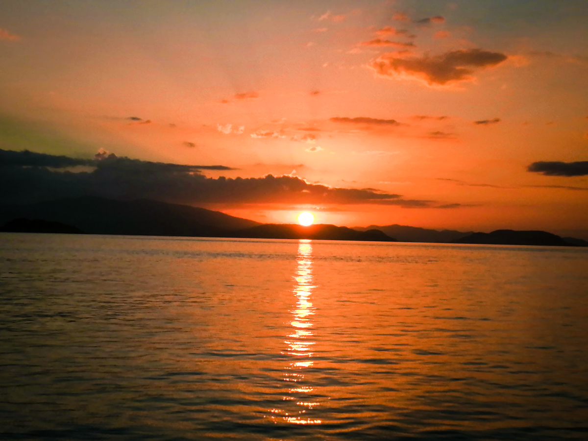 The Carpe Diem liveaboard komodo trip review sunset on first day