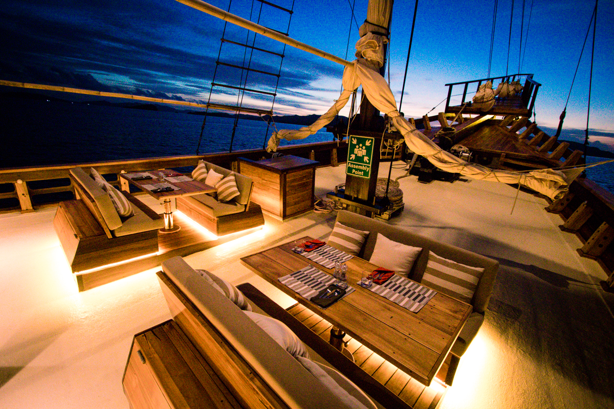 Coralia liveaboard review seating area 
