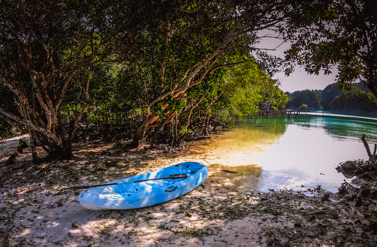 Pyenemo lagoon kayak Raja Ampat 