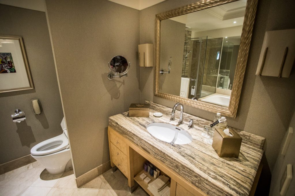 mulia jakarta hotel review bathroom