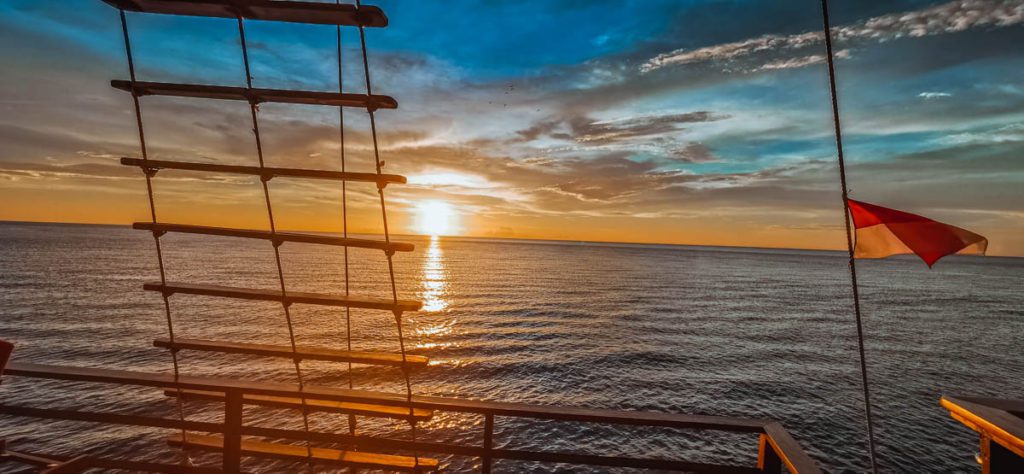 Sea Safari 6 liveaboard review sunset