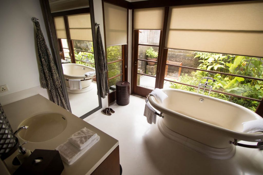 Four Seasons Bali Jimbaran review bathroom