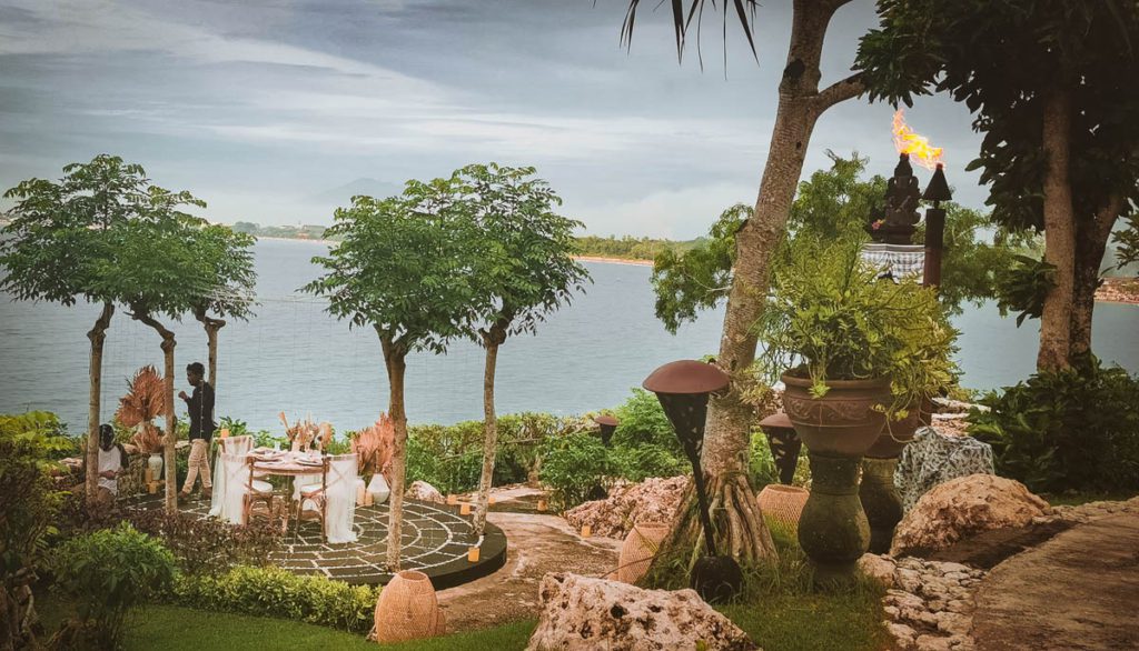 FOur Seasons Bali Jimbaran reviewromantic diner Jimbaran resort and spa in Bali, luxury beach resort