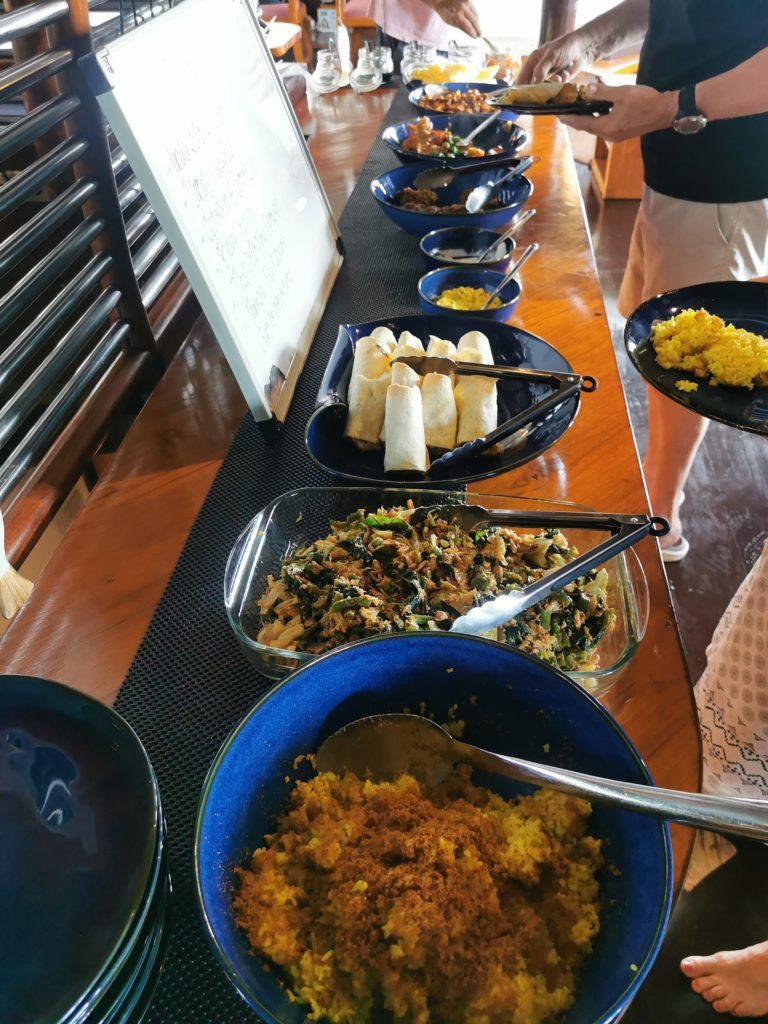 Dewi Nusantara liveaboard food lunch