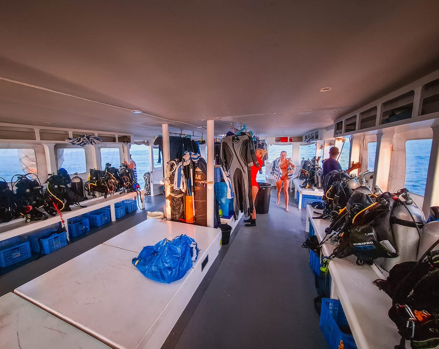 Dive dhoni alongside the EcoPro Seascape liveaboard, the standard way of diving in the Maldives