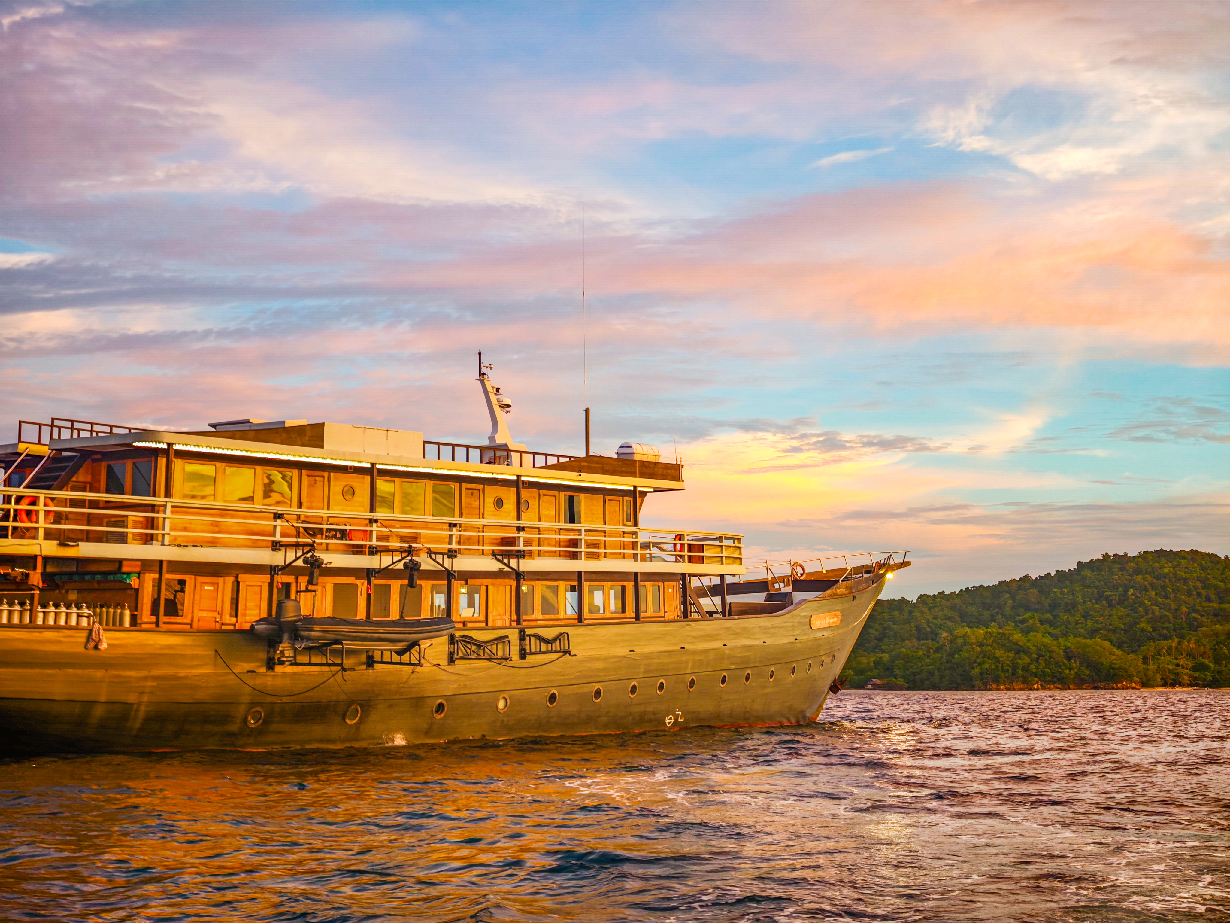 Outdoor viewing lounge on Emperor Harmoni, Raja Ampat