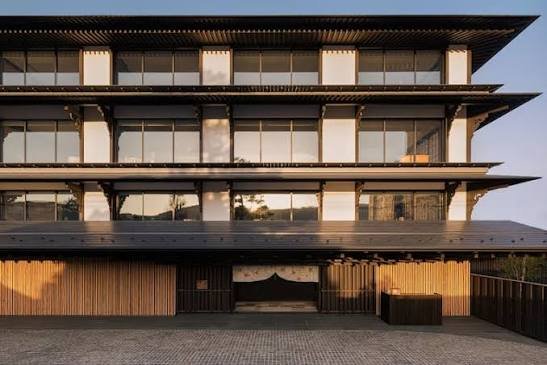 Capella Kyoto exterior with timber lattice screens and deep eaves in the Miyagawa-cho geisha district