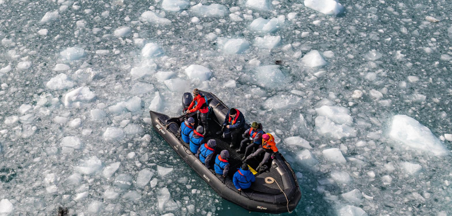 Antarctica diving with AE Expeditions / Douglas Mawson Zodiac operations