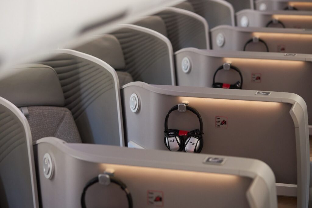 Iberia A321XLR business class seats, each with headphones and a curved privacy shell