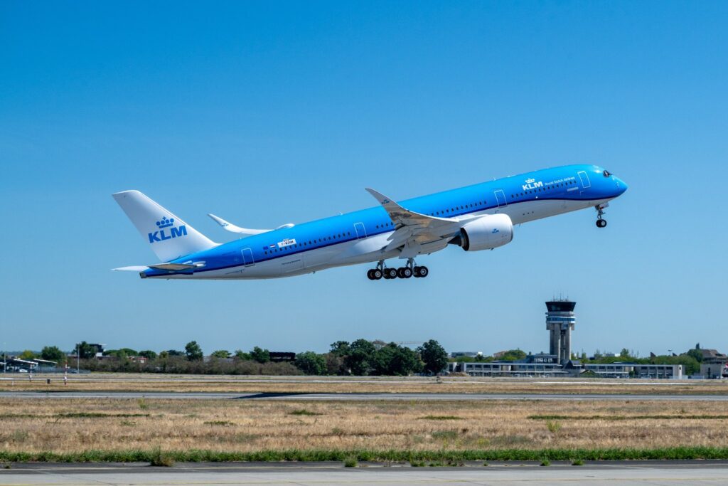 KLM’s first Airbus A350-900 lifting off on its first test flight from Toulouse