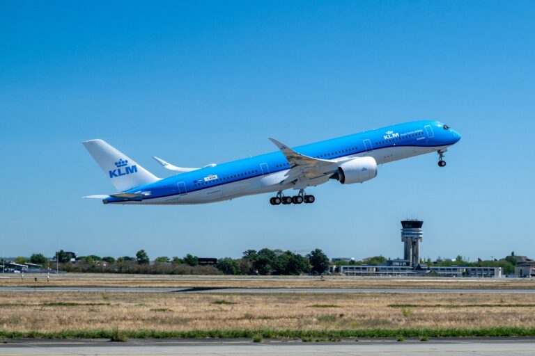 KLM's First A350 Is Coming to Toronto — With Every Business Class Seat Empty KLM’s first Airbus A350-900 lifting off on its first test flight from Toulouse