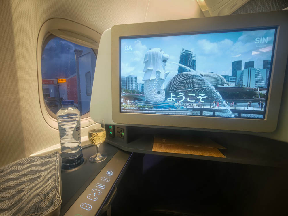 Seat 8A screen showing arrival into Singapore Changi on the KLM 777