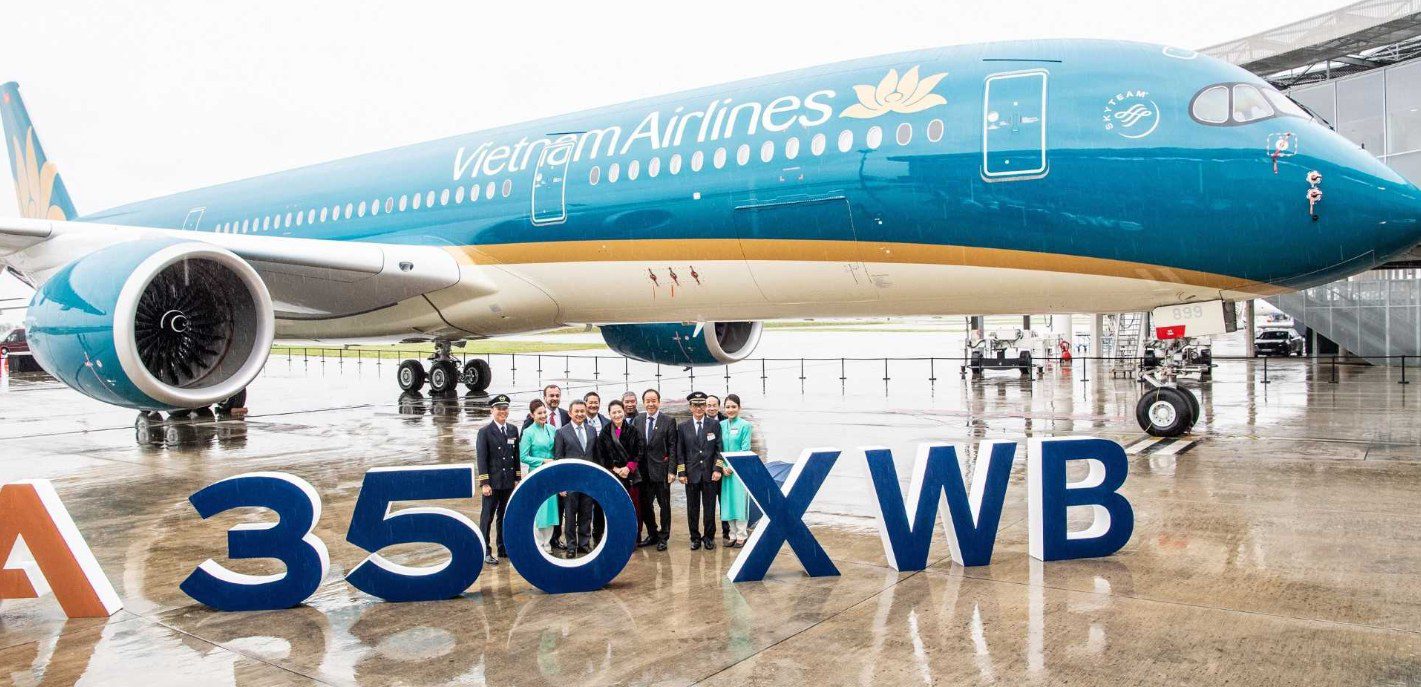 Vietnam Airlines Airbus A350-900 VN-A899 with crew and executives at its delivery ceremony in Toulouse