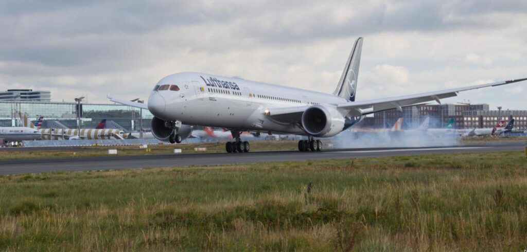 Lufthansa Boeing 787-9 Dreamliner fitted with the Allegris cabin touching down at Frankfurt Airport, the aircraft type for the Columbus and Tokyo Narita routes
