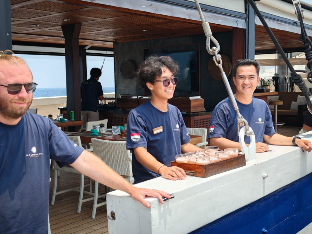 Scubaspa Zen crew at the bar