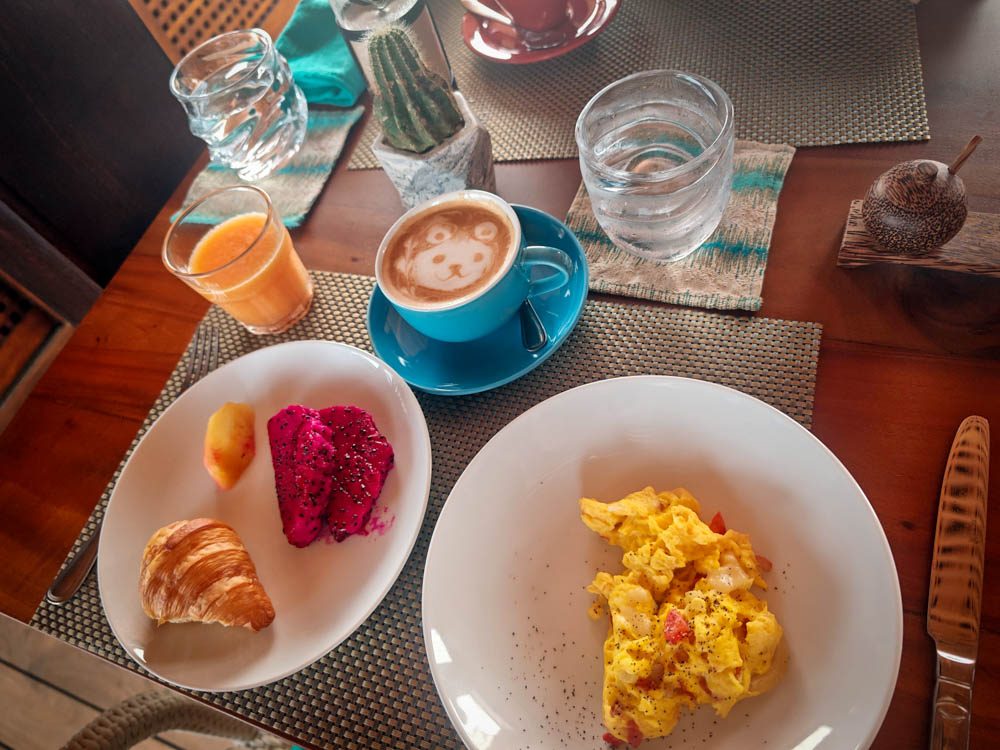 Breakfast on Scubaspa Zen: scrambled eggs, fruit, pastries and coffee