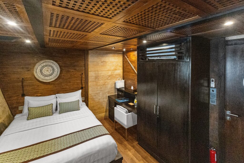 Scubaspa Zen cabin with double bed and large wardrobe