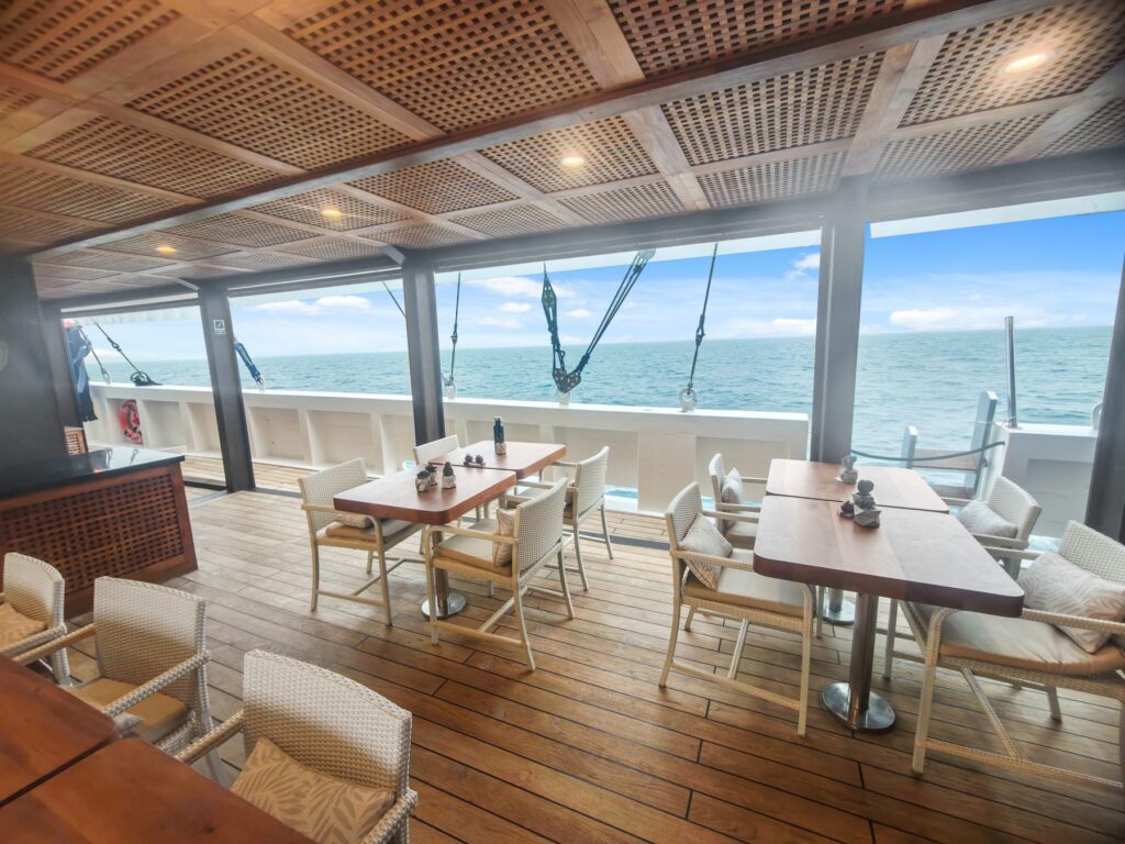Scubaspa Zen dining tables with a view over the sea