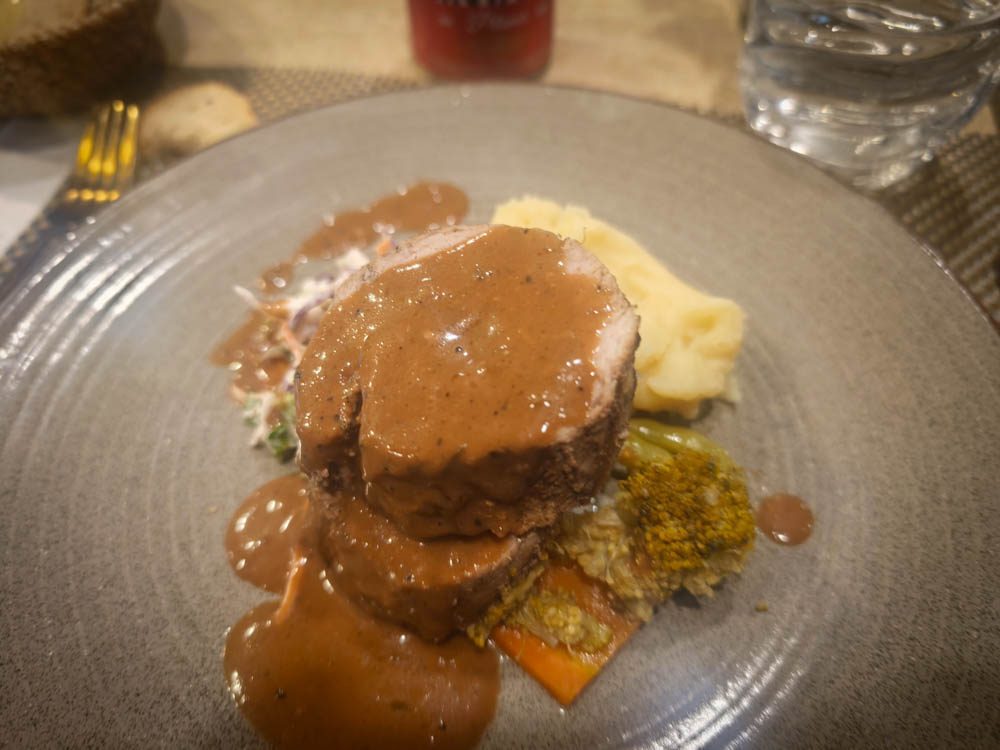Plated beef dinner with mashed potato on Scubaspa Zen