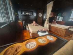 Scrubs and treatment products in the Scubaspa Zen spa