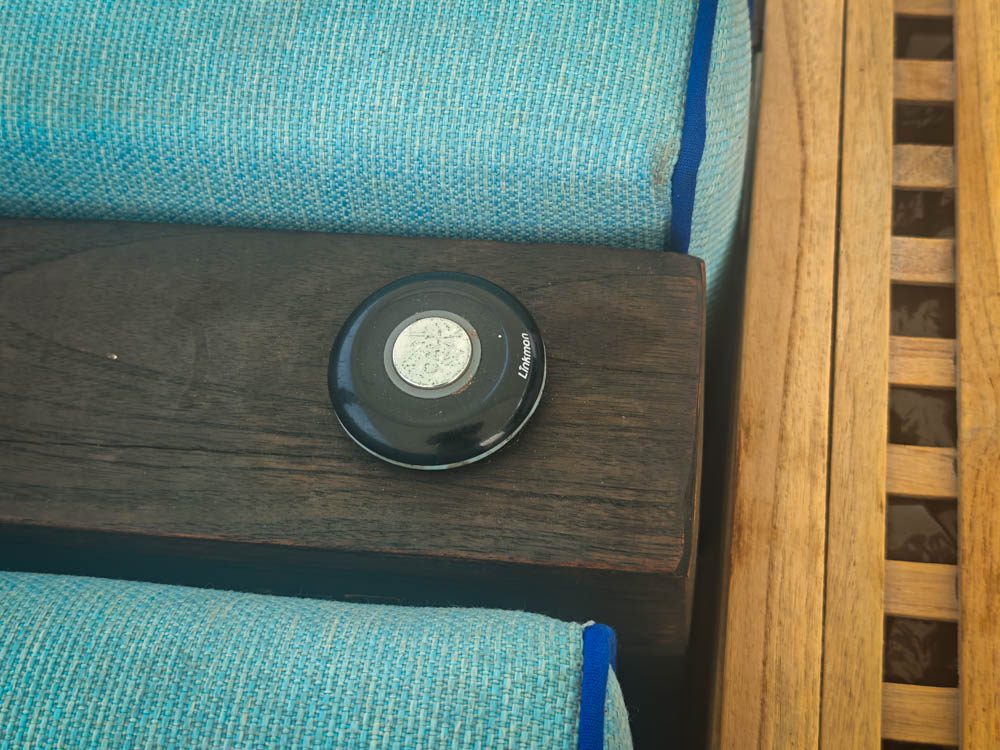 Wireless call button between the loungers on the Scubaspa Zen sundeck